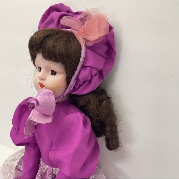 Vintage Musical Porcelain Heritage Doll Brunette Long Hair - Picture 7 of 16